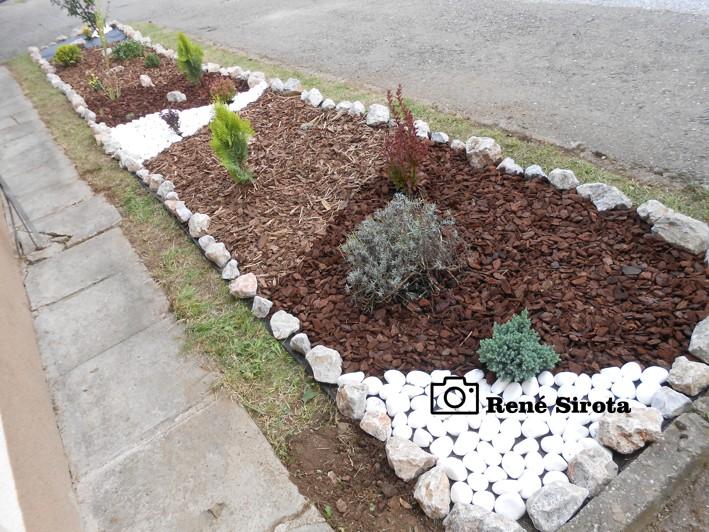 projekt Malí záhradkári- skalka 8&nbsp;2014 049